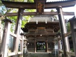 八幡神社の楼門を見る