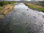 信州の「母なる流れ」の千曲川を渡る