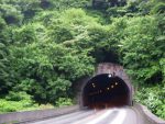 国道299号の正丸峠のトンネル