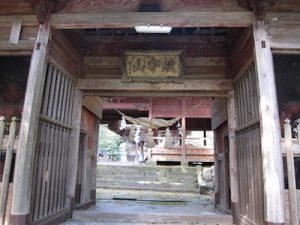 田村神社の仁王門