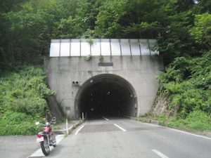 山刀伐峠新道のトンネル