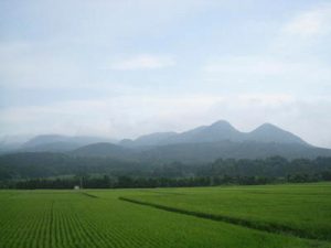 尾花沢郊外から眺める奥羽山脈の山々