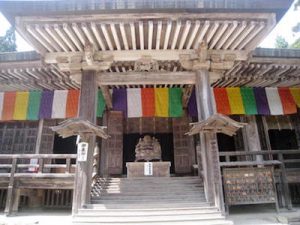 立石寺の根本中堂