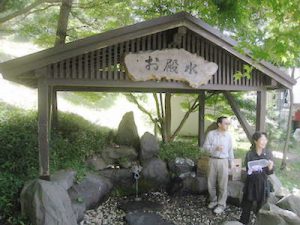 道の駅「はちもり」の「お殿水」