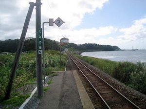 日本海を目の前にする轟駅