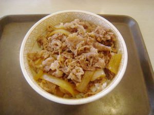 青森の「すき家」で朝食。「牛丼」を食べる