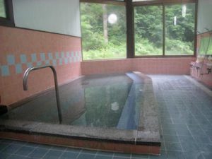 三ツ又温泉の湯に入る