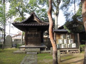 多太神社境内の松尾神社