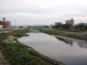 福井の中心街を流れる足羽川