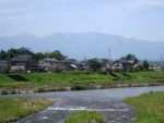 阿武隈川の向こうに那須連峰の山並みを見る