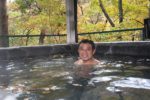 川原湯温泉の「聖天露天風呂」に入る