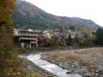 丹波山温泉「のめこい湯」を流れる多摩川