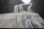大雨直後の袋田の滝