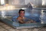 天科温泉「こやす旅館」の湯に入る