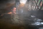 「鈍川温泉ホテル」の露天風呂に入る