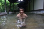 「登栄荘」の露天風呂に入る