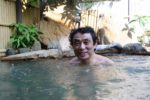 「ニュー筑水荘」の露天風呂に入る