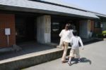 「yoshiさん一家」と阿蘇一の宮温泉「温泉センター」の湯に入る