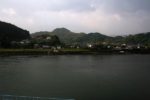 人吉温泉「くまがわ荘」の前を流れる球磨川