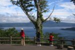 発荷峠から十和田湖を見下ろす