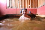 「早稲谷温泉」の湯に入る