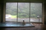 草薙温泉「滝沢屋」の湯に入る