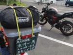 出雲大社の駐車場では「本州一周」のバイクを見る