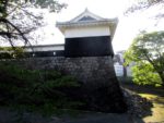 熊本地震で櫓の石垣は崩れている