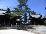 倒壊した阿蘇神社の拝殿は再建中。本殿は無事だった！