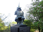 熊本城の入口に建つ加藤清正像