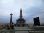 荒浜の東日本大震災の慰霊塔と観音像