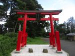 歌津崎の尾崎神社の赤い鳥居