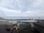 一本木漁港越しに北海道を見る