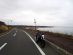 オホーツク海沿いの道を走る