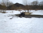 天塩川の河畔に残る雪