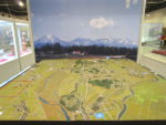 「しもつけ風土記の丘資料館」の展示。思川をはさんで右に国分寺、左に国府