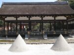 山城一宮の上賀茂神社の盛り砂