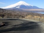 三国峠への道から見る富士山