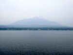 山中湖越しに見る富士山
